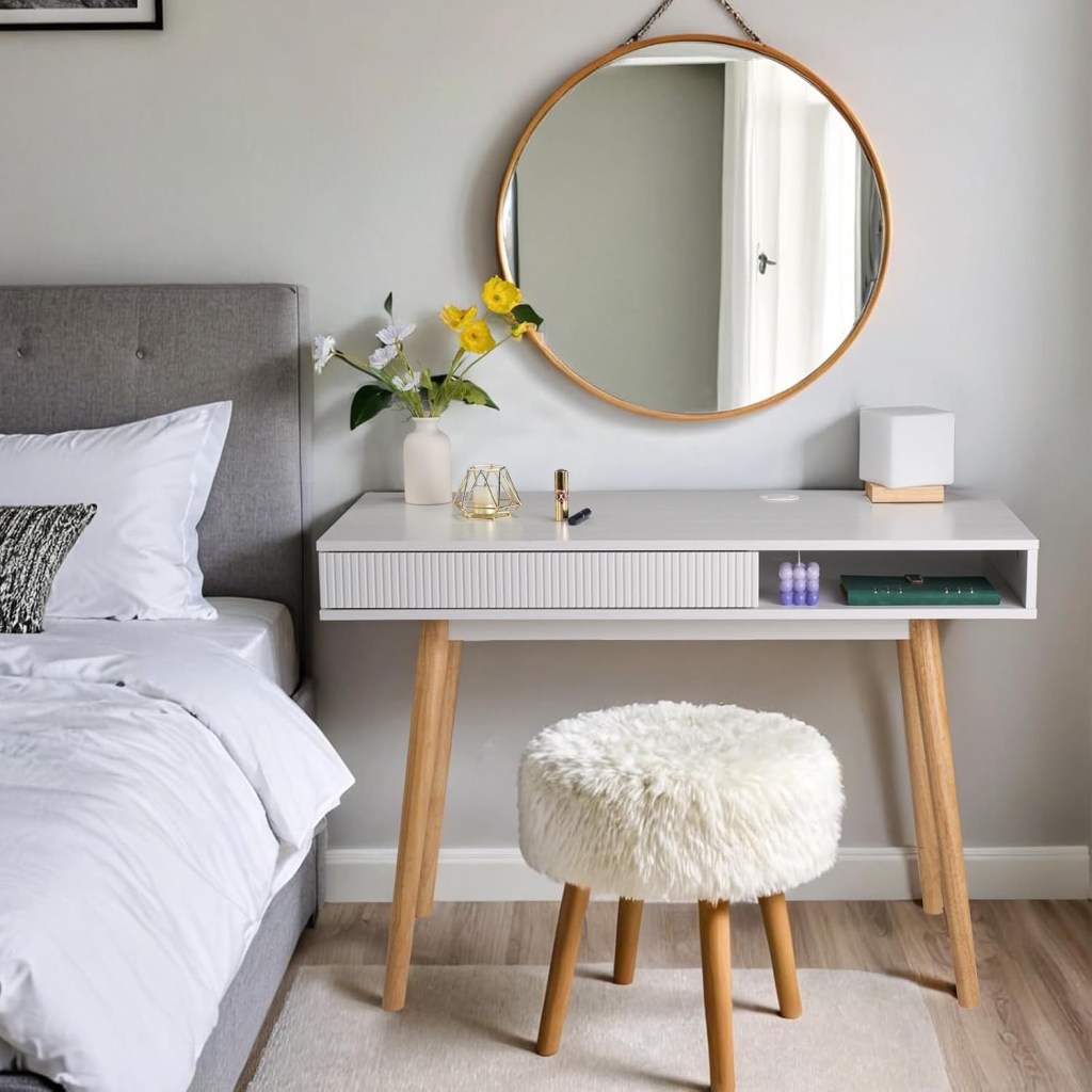 Artswish White Writing Desk: The Stylish and Compact Desk You&nbsp;Need